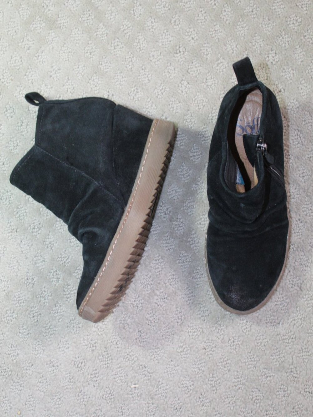 Sofft Aqua Sofft Size 6M Black Suede 2.5" Wedge/Lift Ankle Booties